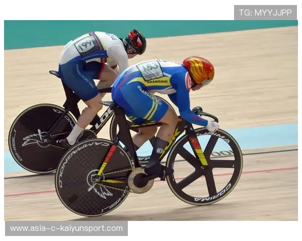 成都自行车赛惊现集体摔车，最重伤者或需安装假体，成都自行车队