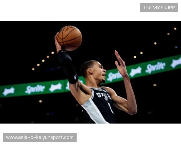 文班亚马补防封盖后反击扣篮，圣安东尼奥画面太爽